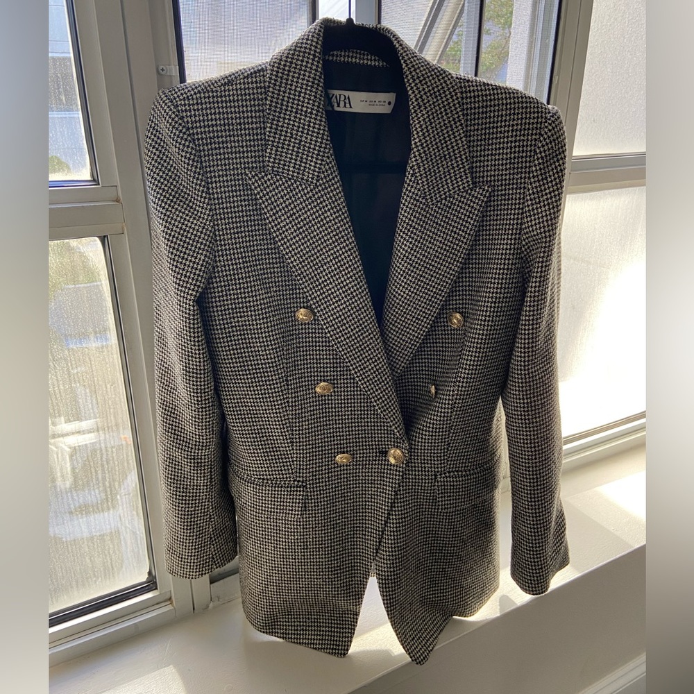 Zara tailored blazer with gold buttons